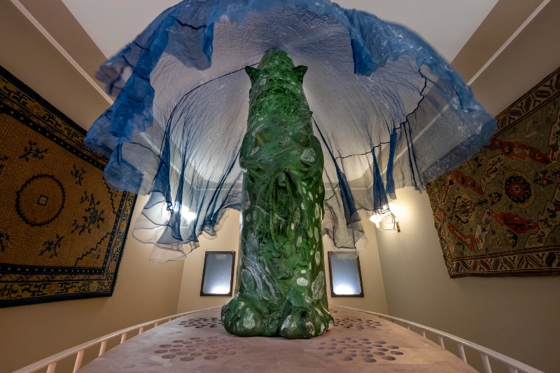 Vai alla pagina Candice Lin. Personal Protective Demon